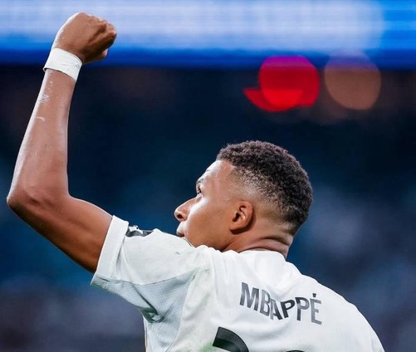 股票杠杆平台app FIFPro最佳阵入围次数榜：梅西17次居首，姆巴佩6次进入前十