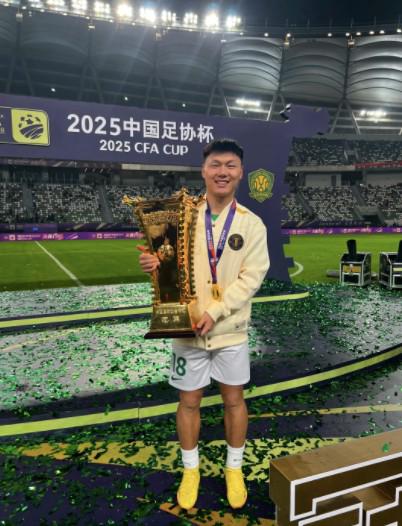 配资公司10大排名 记者暗示方昊去向：南方有山有水，夏天会更热