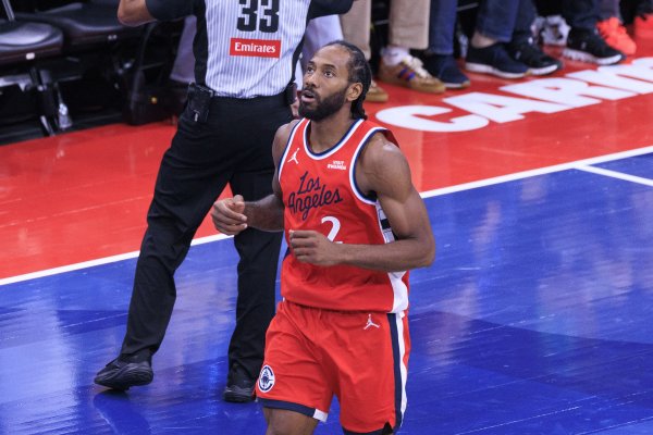 配资评测网 解说: 洛杉矶迎来了自己的2026 但是小卡把时钟偷偷调回了2019