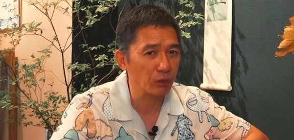 网络配资门户 终于63岁梁朝伟松口，坦白久居日本真相，难怪结婚17年丁克不生